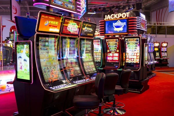 cinta togel desktop interface showing live football odds and casino tables